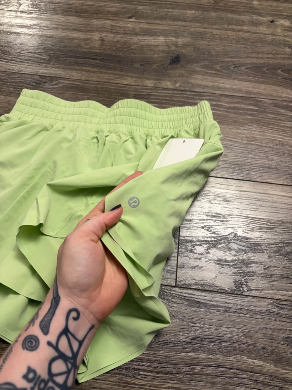 NWT Lululemon Shake It Out High-Rise Running Short 2.5" (Lemongrass) Size S - Picture 7 of 10
